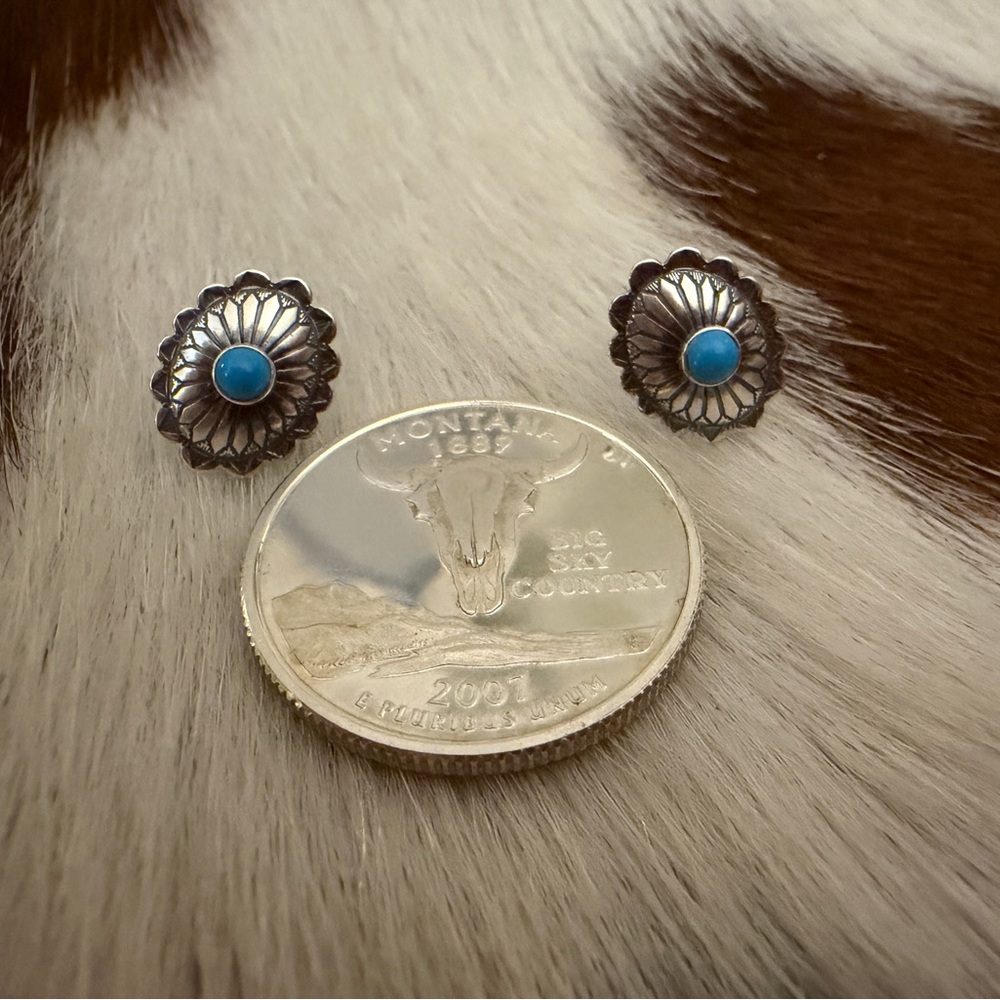 ❤️ Native American Artisan Concho Stud Turquoise Earrings Sterling New Mexico - Picture 6 of 10
